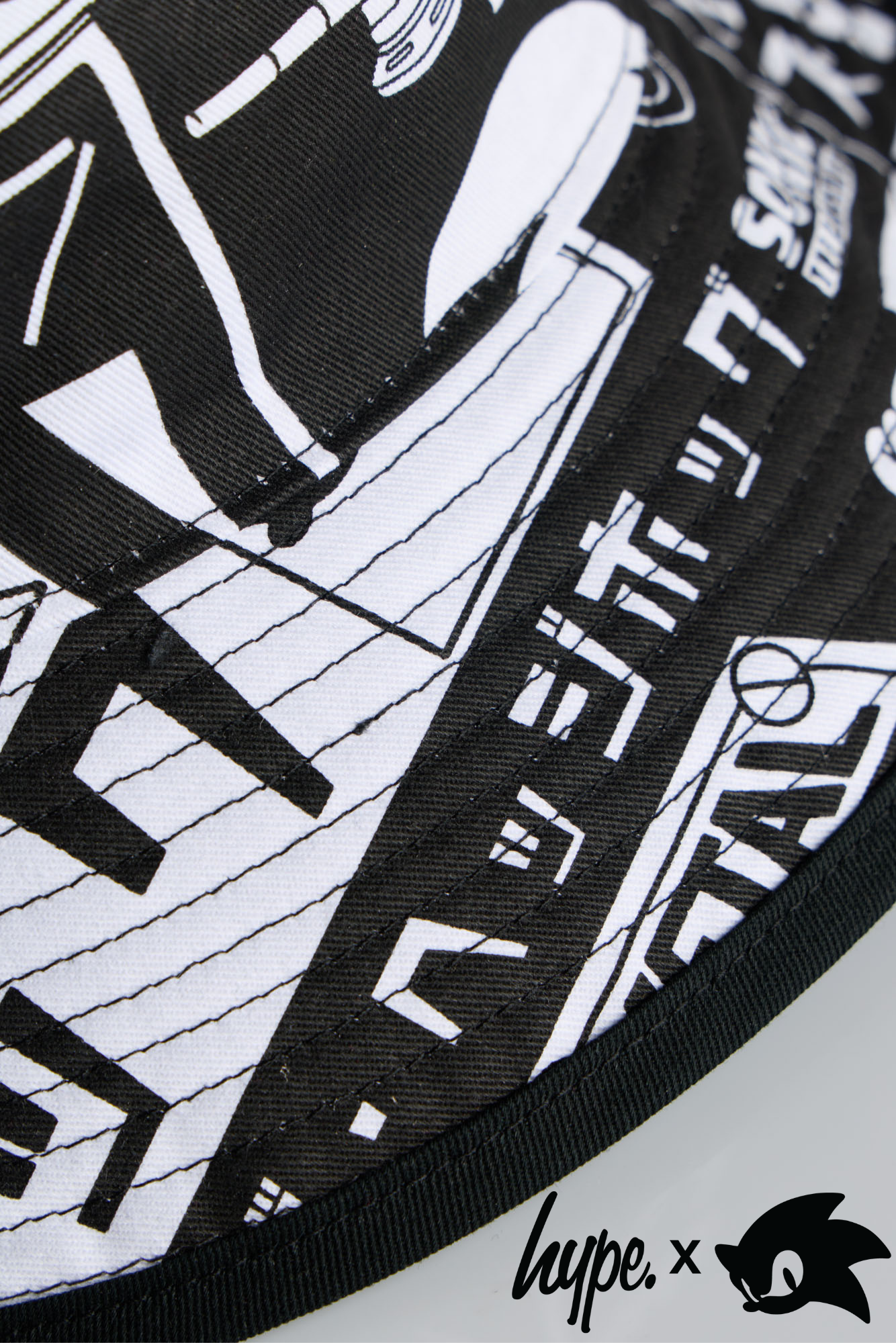 Hype x Sonic The Hedgehog™ Mens Black Retro Bucket Hat