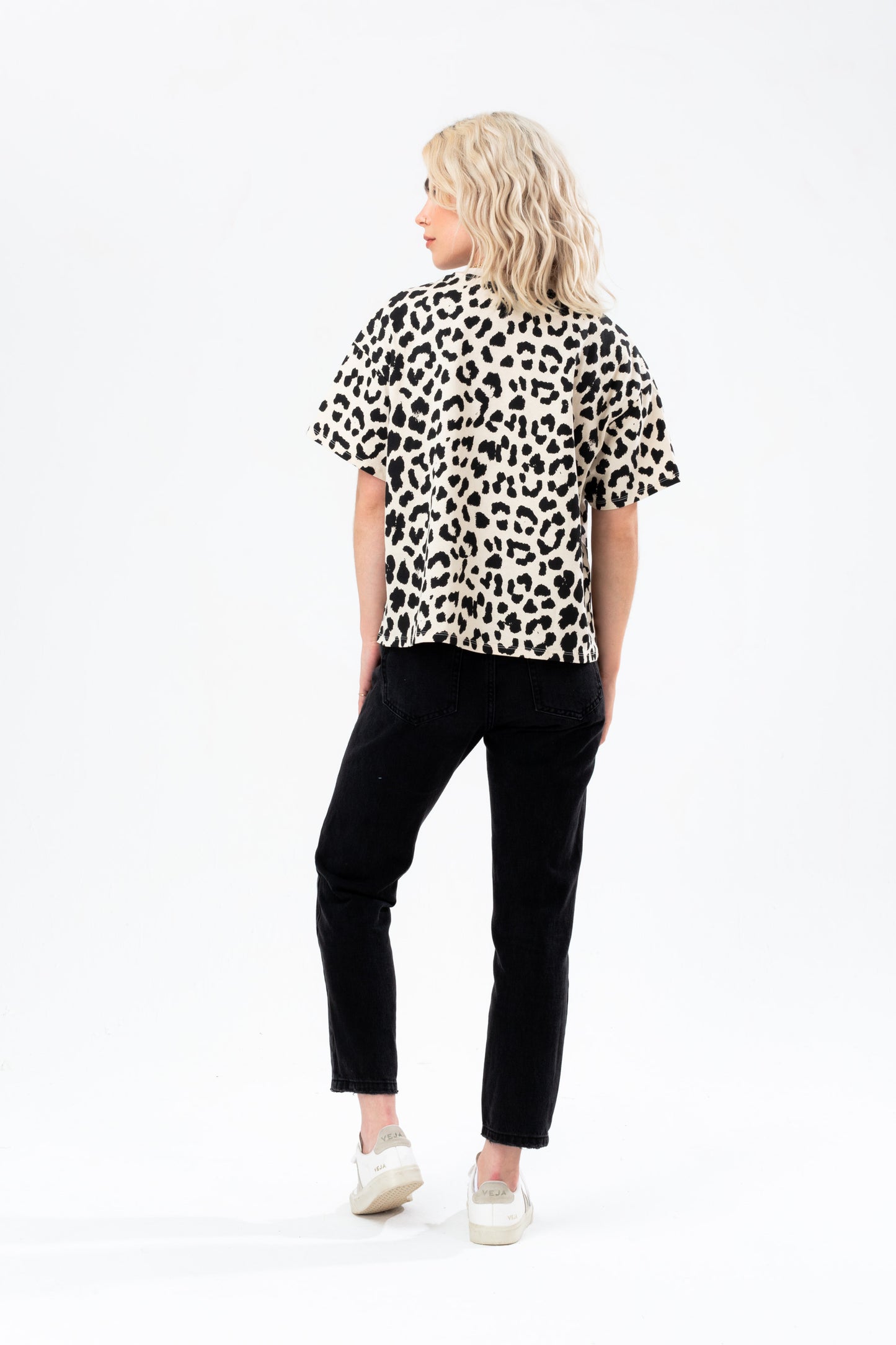 Hype Womens Cream Leopard Woven Tab Scribble Boxy T-Shirt